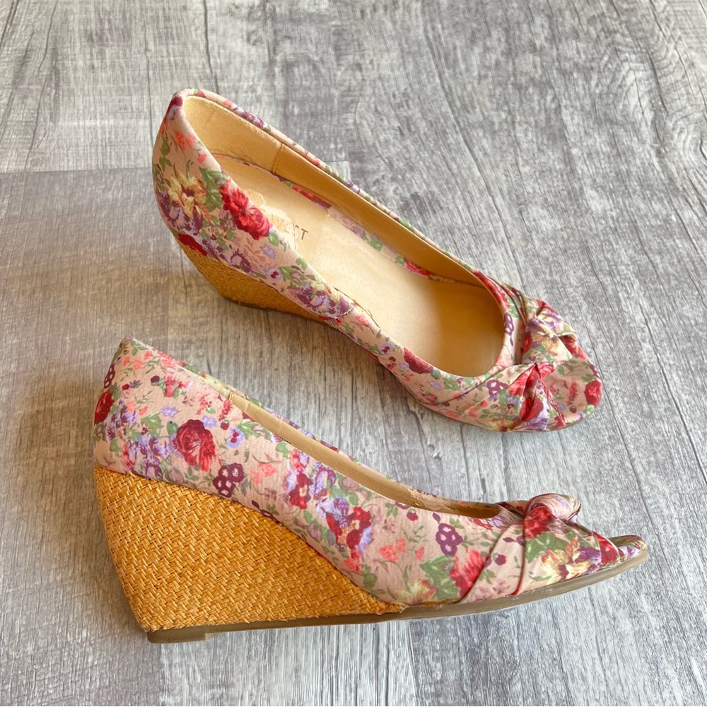 Nine West joliel floral wedges size 6.5